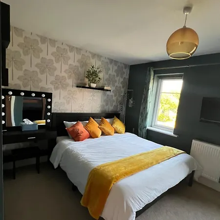 En-suite With Super King Size Bed - Free Wifi - Free Parking