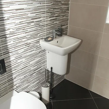 Affittacamere En-suite With Super King Size Bed - Free Wifi - Free Parking Sheffield