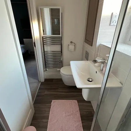 En-suite With Super King Size Bed - Free Wifi - Free Parking