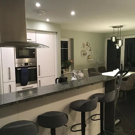 En-suite With Super King Size Bed - Free Wifi - Free Parking Affittacamere *