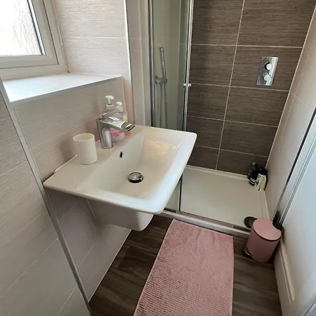 En-suite With Super King Size Bed - Free Wifi - Free Parking Affittacamere Sheffield